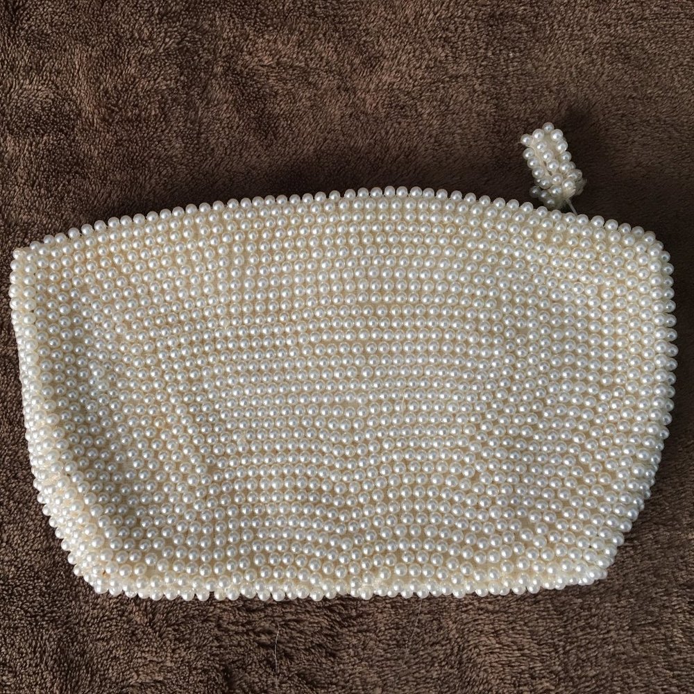 🎉Host Pick🎉 Vintage faux pearl clutch by Debbie - Picture 2 of 3
